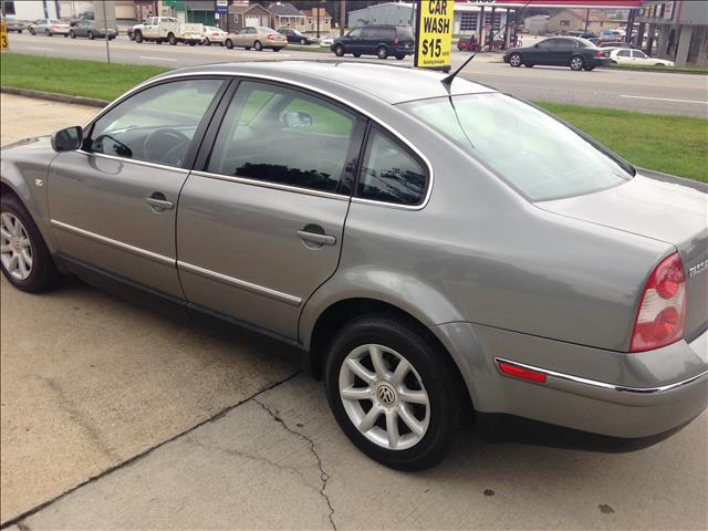 2004 Volkswagen Passat FWD 4dr Sport