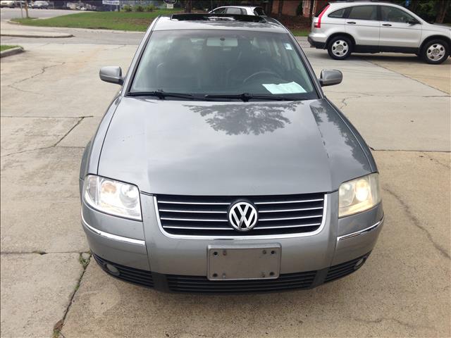 2004 Volkswagen Passat FWD 4dr Sport