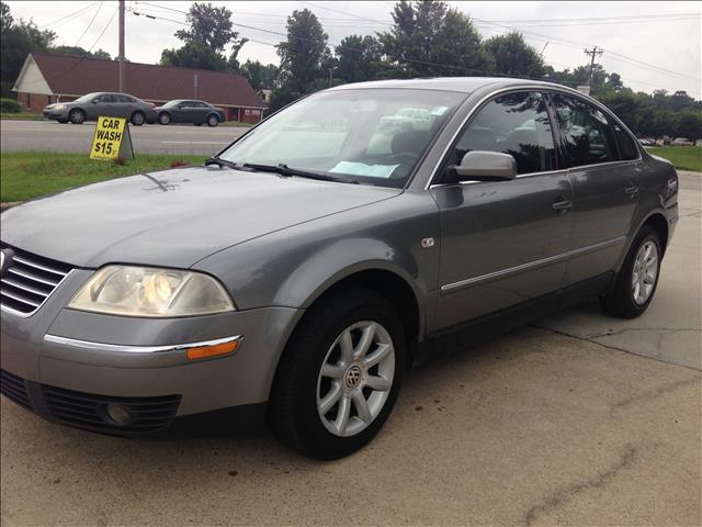 2004 Volkswagen Passat FWD 4dr Sport