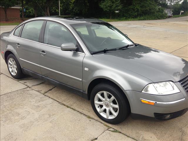 2004 Volkswagen Passat FWD 4dr Sport