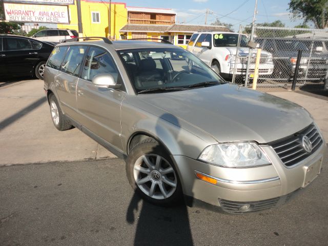 2004 Volkswagen Passat FWD 4dr Sport