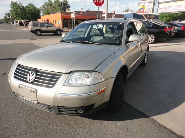 2004 Volkswagen Passat FWD 4dr Sport