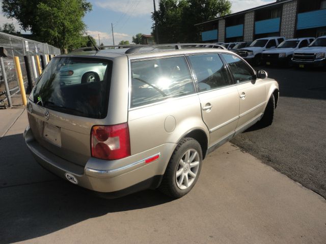 2004 Volkswagen Passat FWD 4dr Sport