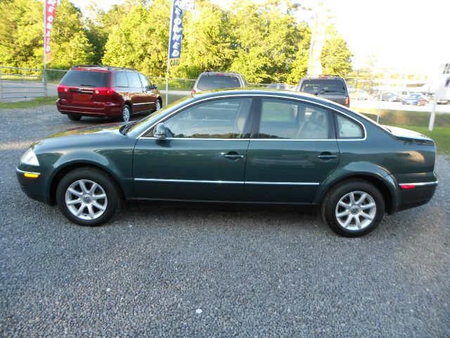 2004 Volkswagen Passat FWD 4dr Sport