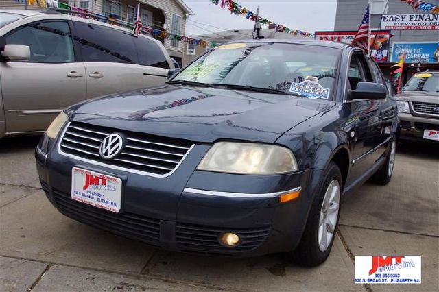 2004 Volkswagen Passat FWD 4dr Sport