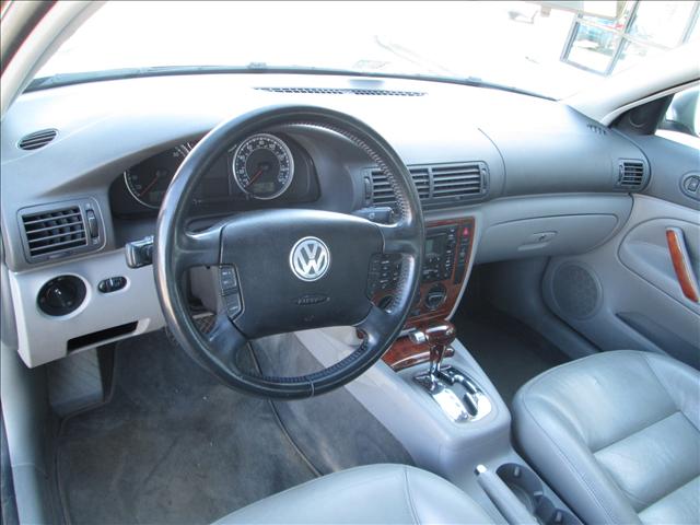 2004 Volkswagen Passat FWD 4dr Sport