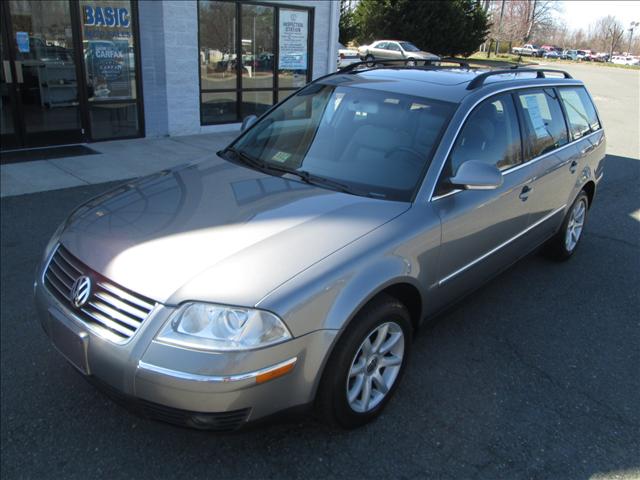 2004 Volkswagen Passat FWD 4dr Sport