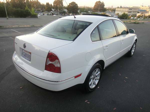 2004 Volkswagen Passat FWD 4dr Sport