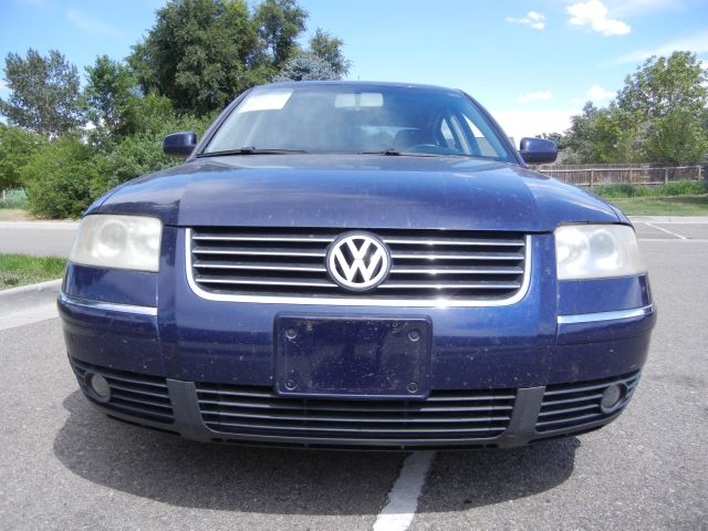 2004 Volkswagen Passat FWD 4dr Sport