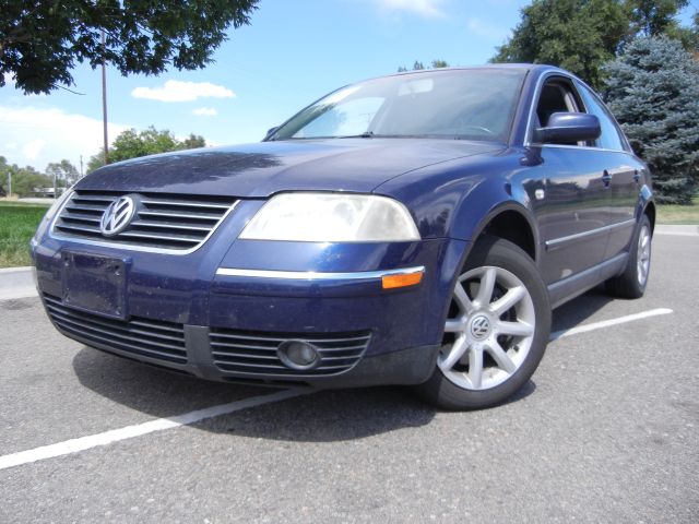 2004 Volkswagen Passat FWD 4dr Sport