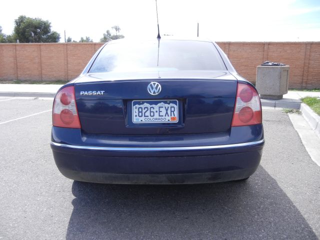 2004 Volkswagen Passat FWD 4dr Sport