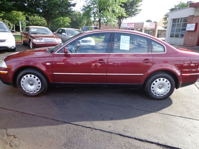 2004 Volkswagen Passat S Sedan