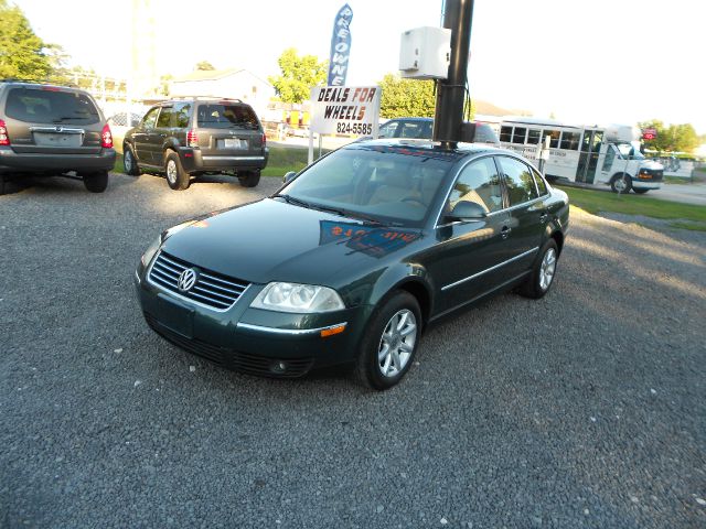 2004 Volkswagen Passat FWD 4dr Sport