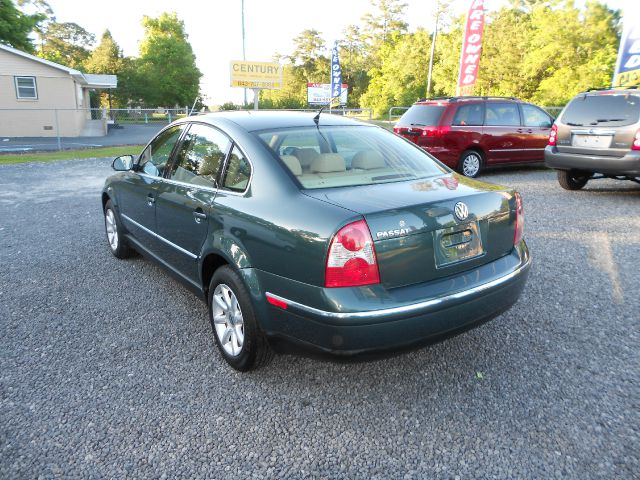 2004 Volkswagen Passat FWD 4dr Sport