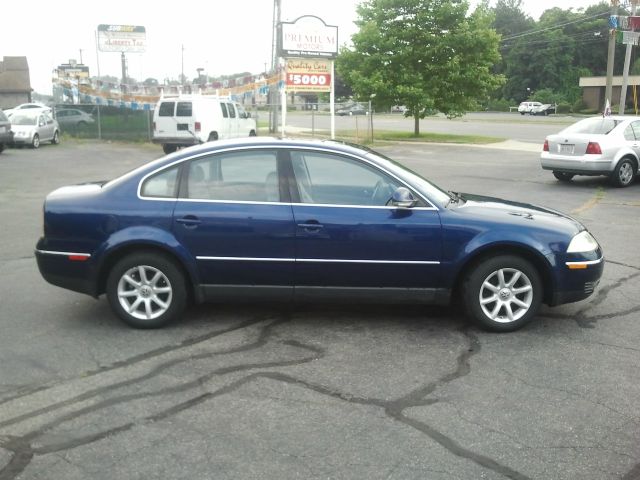 2004 Volkswagen Passat FWD 4dr Sport