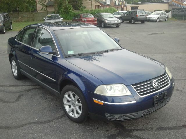 2004 Volkswagen Passat FWD 4dr Sport