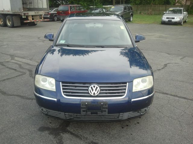 2004 Volkswagen Passat FWD 4dr Sport