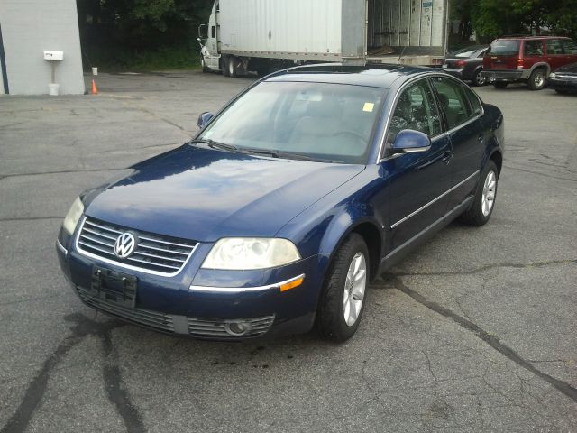 2004 Volkswagen Passat FWD 4dr Sport