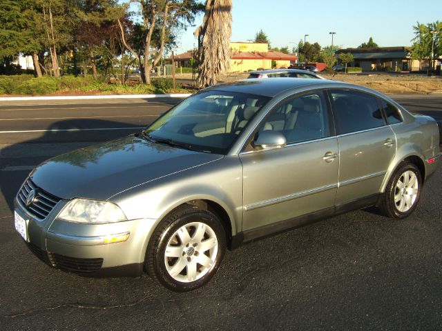 2004 Volkswagen Passat S Sedan