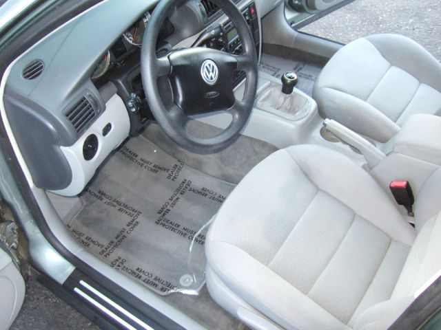 2004 Volkswagen Passat S Sedan