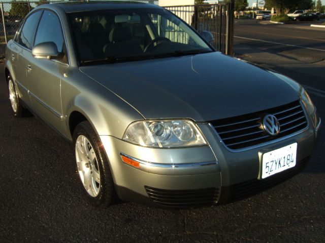 2004 Volkswagen Passat S Sedan