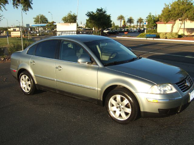 2004 Volkswagen Passat S Sedan