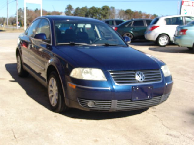 2004 Volkswagen Passat FWD 4dr Sport