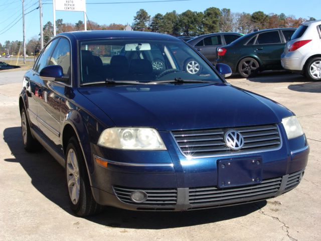 2004 Volkswagen Passat FWD 4dr Sport