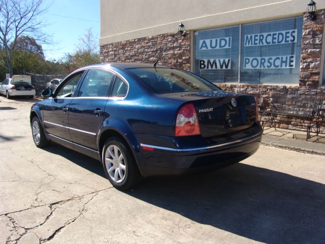 2004 Volkswagen Passat FWD 4dr Sport