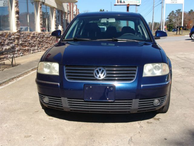 2004 Volkswagen Passat FWD 4dr Sport