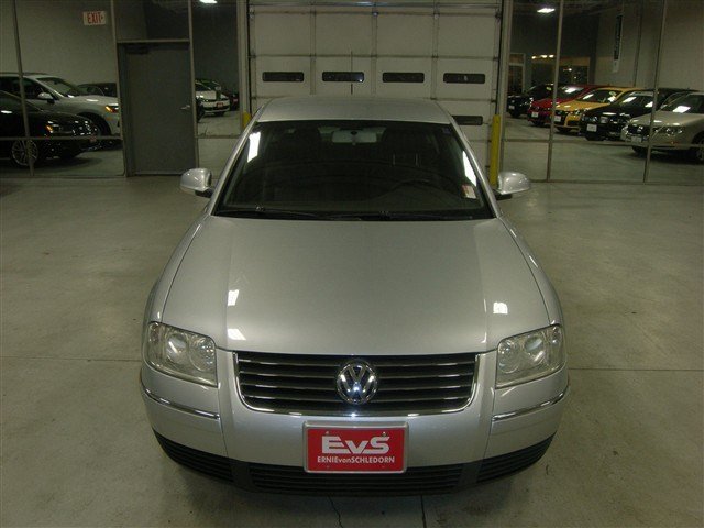 2004 Volkswagen Passat S Sedan