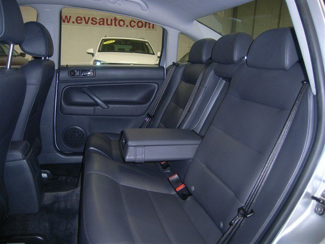 2004 Volkswagen Passat S Sedan