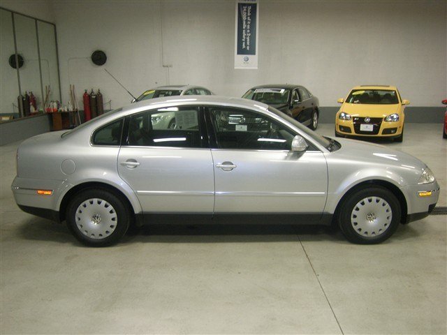 2004 Volkswagen Passat S Sedan