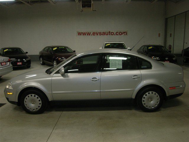 2004 Volkswagen Passat S Sedan