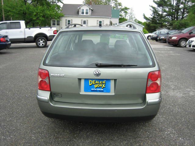 2004 Volkswagen Passat S Sedan