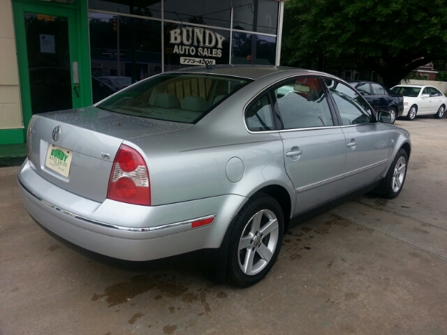 2004 Volkswagen Passat SE Crew Cab 4WD FFV