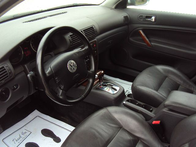 2004 Volkswagen Passat FWD 4dr Sport