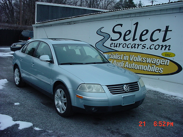 2004 Volkswagen Passat FWD 4dr Sport