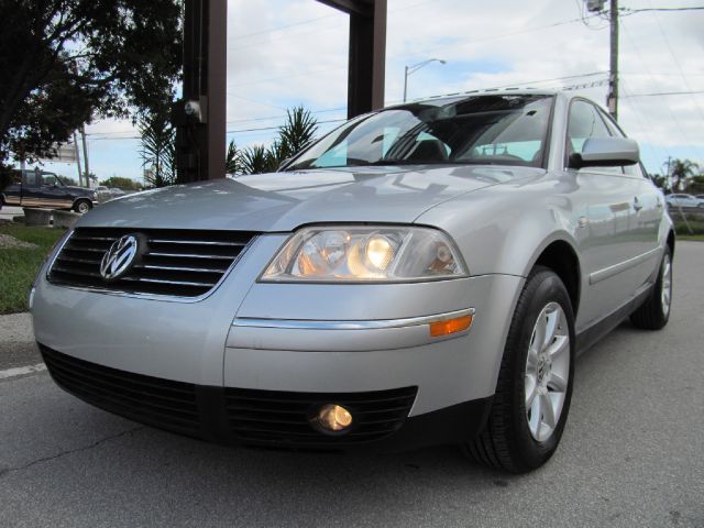 2004 Volkswagen Passat FWD 4dr Sport