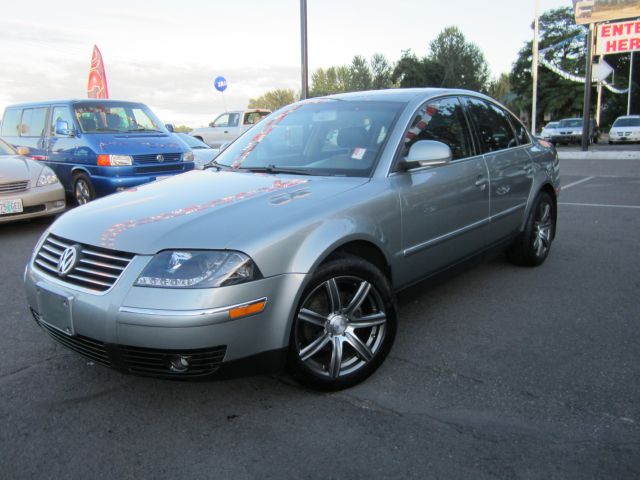 2004 Volkswagen Passat FWD 4dr Sport