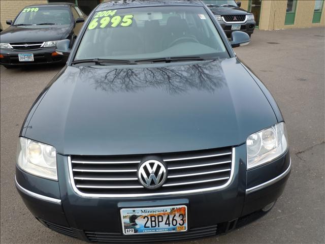 2004 Volkswagen Passat FWD 4dr Sport