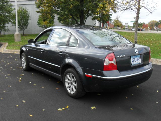 2004 Volkswagen Passat FWD 4dr Sport