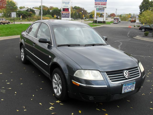 2004 Volkswagen Passat FWD 4dr Sport