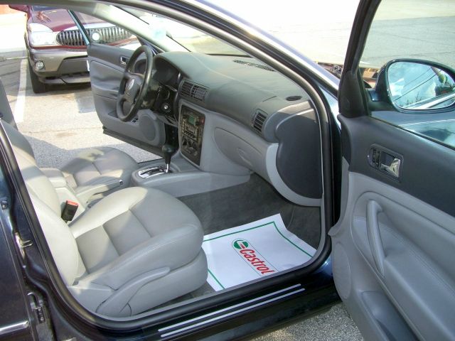 2004 Volkswagen Passat S Sedan