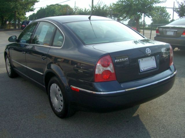 2004 Volkswagen Passat S Sedan