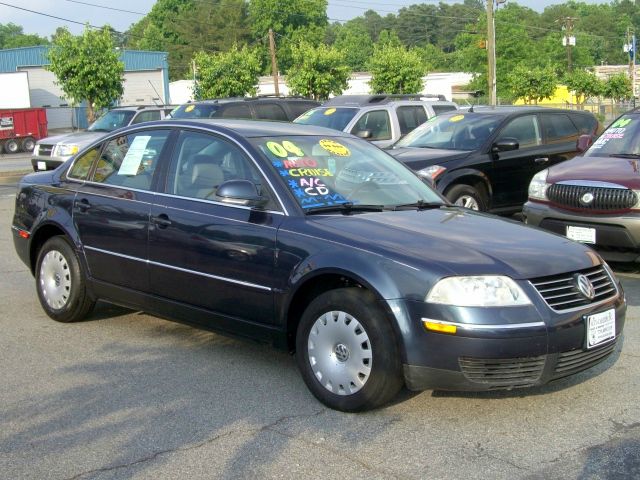 2004 Volkswagen Passat S Sedan