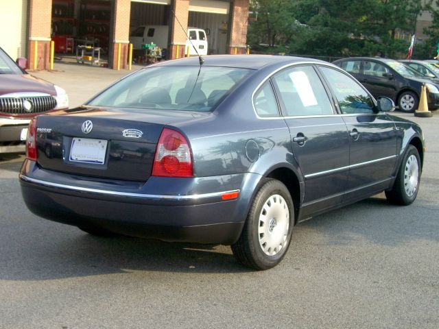 2004 Volkswagen Passat S Sedan