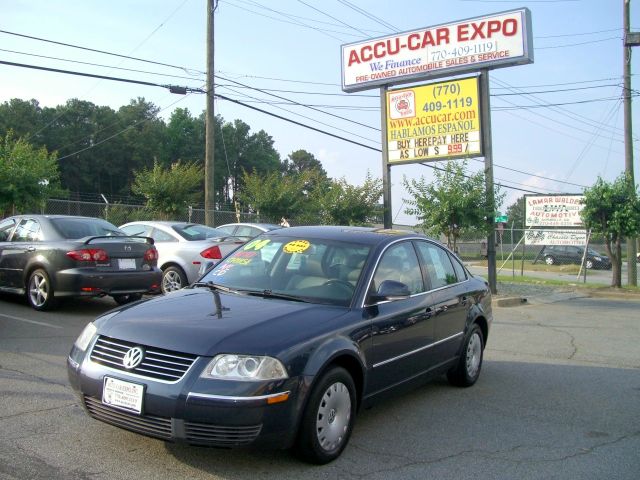 2004 Volkswagen Passat S Sedan