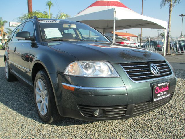 2004 Volkswagen Passat FWD 4dr Sport