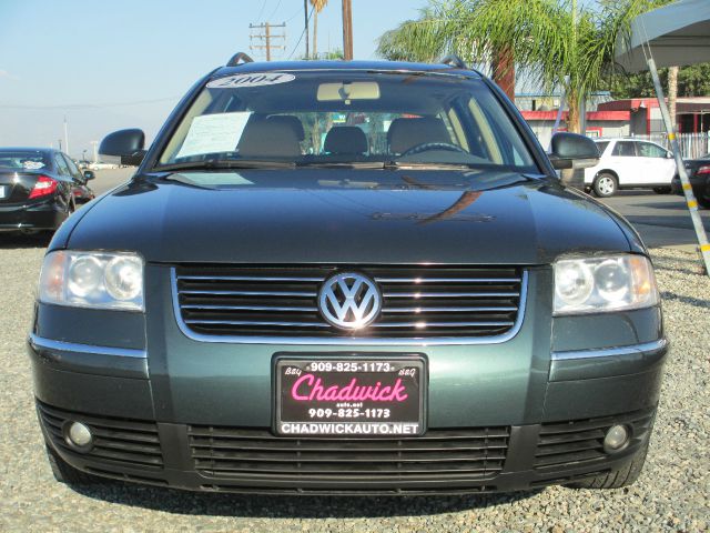 2004 Volkswagen Passat FWD 4dr Sport